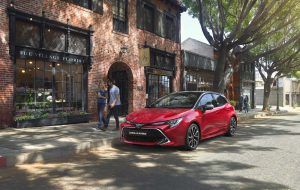 Toyota Corolla Hybrid aparcado en la calle