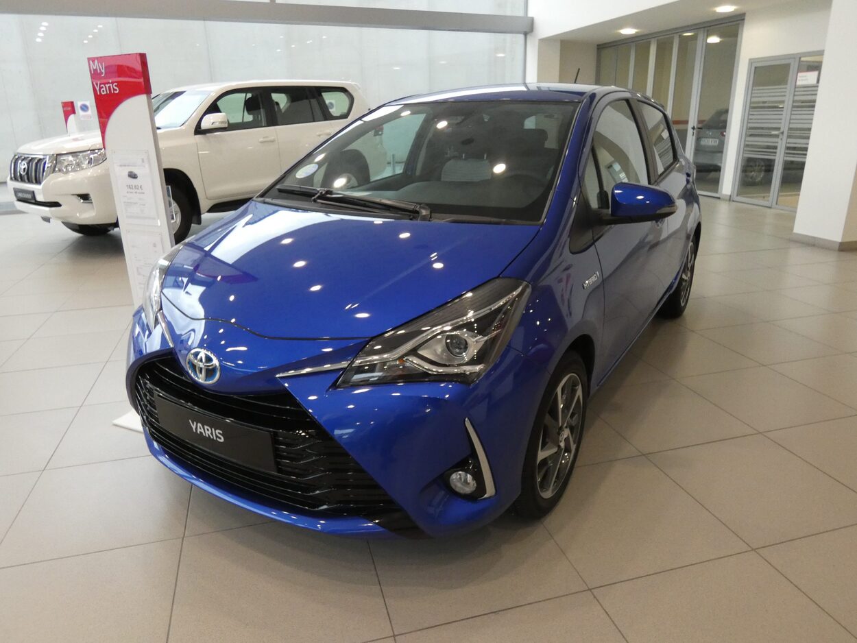 Toyota yaris 1 поколение