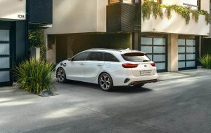 Panorámica del Kia Tourer Híbrido PHEV