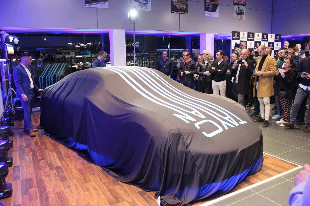 Presentación del nuevo Porsche Taycan en el centro oficial de A coruña