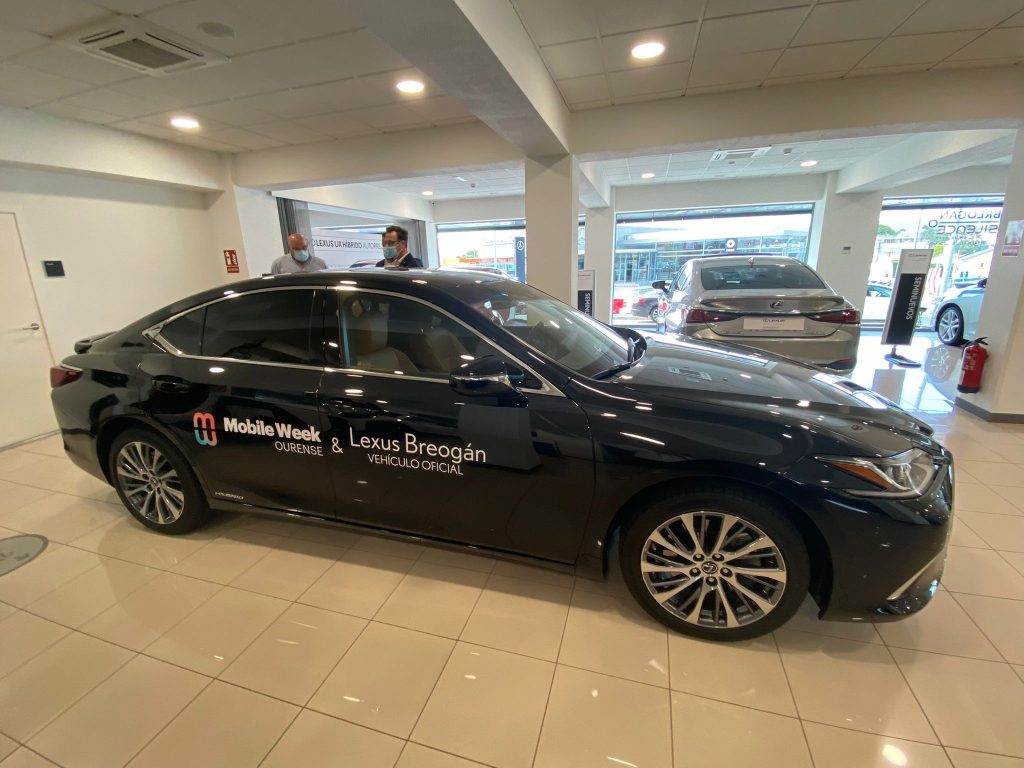 El Lexus ES 300h que fue entregado como coche oficial de la Mobile Week Ourense a