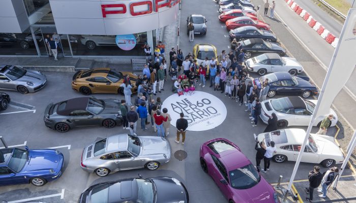 concentracion de porsche 911 en centro porsche coruña